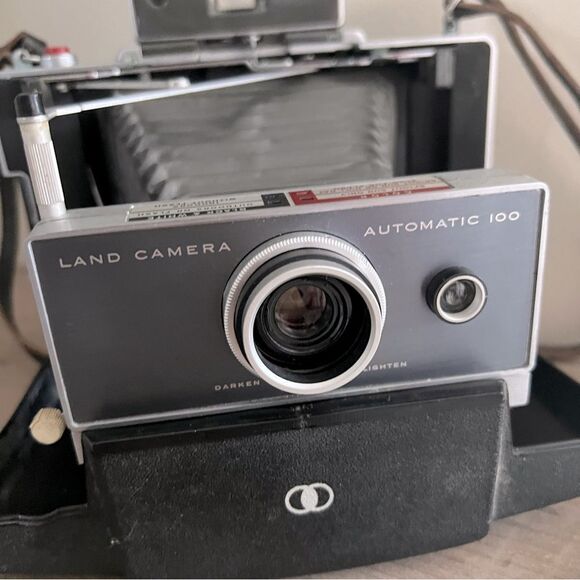Polaroid Land Camera Automatic 100 Vintage 1960s prop - Picture 2 of 12